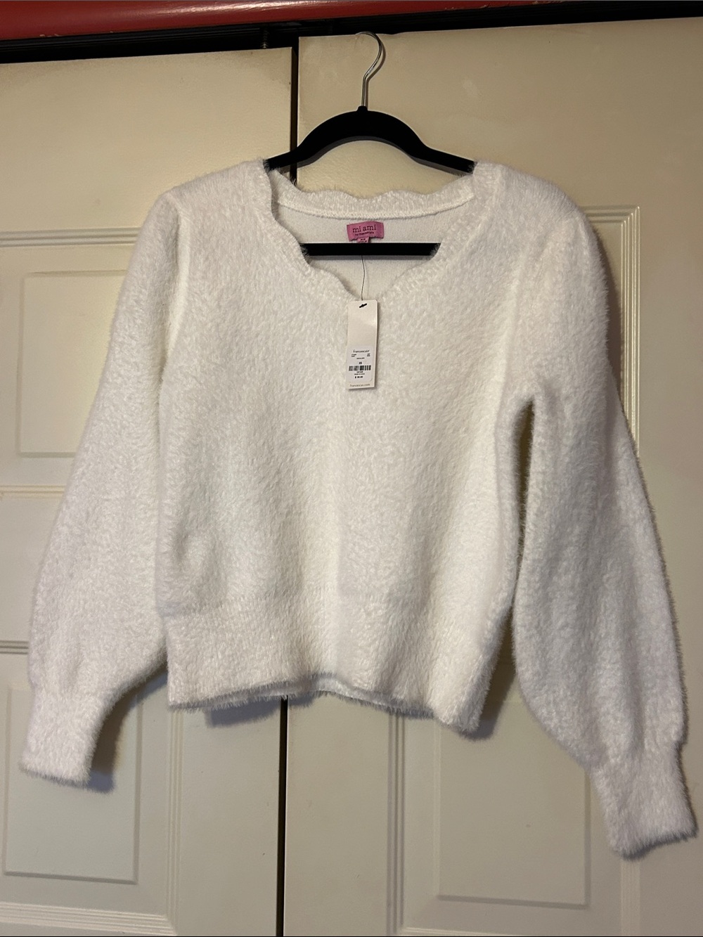 miami Cozy White Scoop-Neck Fuzzy Sweater with Balloon Sleeves